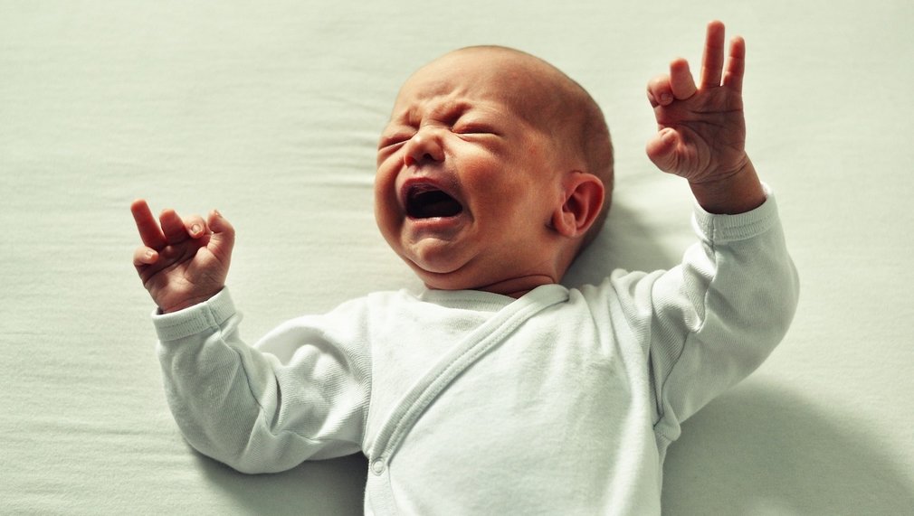Baby weint beim Ablegen: Tipps zum Ablegen von Babys