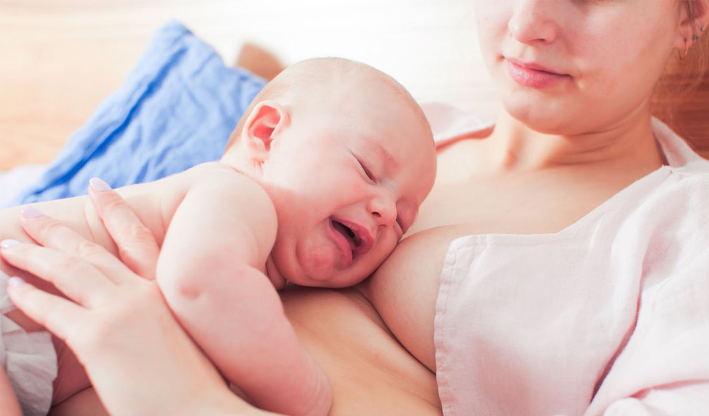 Baby schreit Brust an: Stillstreik & Brustschreiphase – was tun?